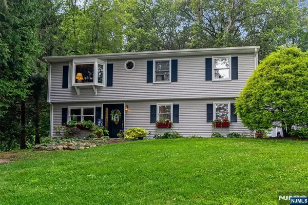 29 Cypress DR, Denville Township, NJ 07834