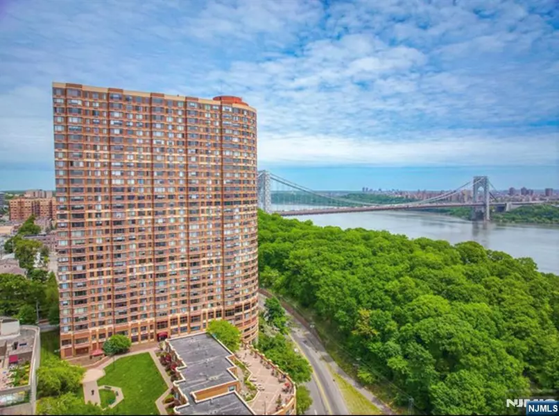 100 Old Palisade RD #1804, Fort Lee, NJ 07024