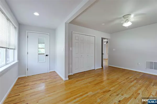 Cresskill, NJ 07626,132 Madison AVE