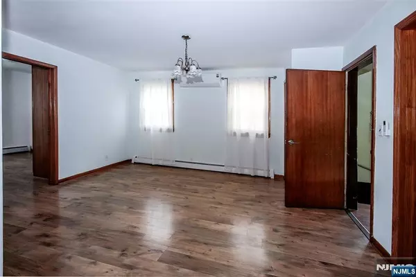 Garfield, NJ 07026,372 Madeline AVE #1
