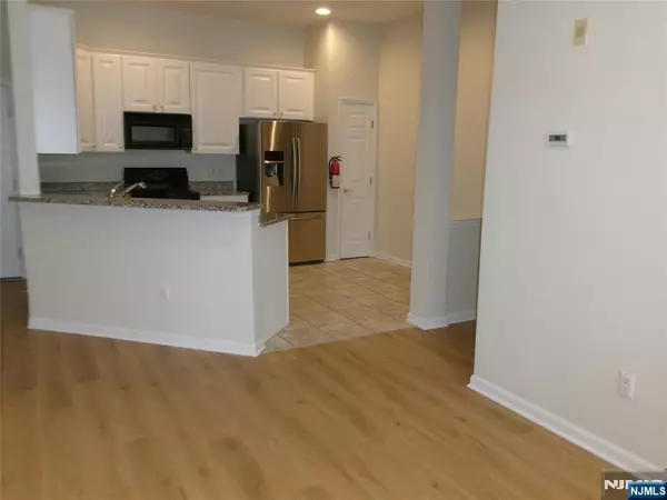 Wayne, NJ 07470,511 Four Seasons DR
