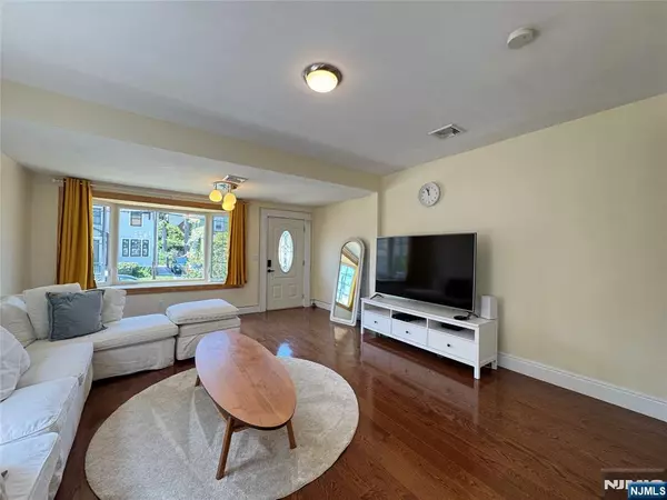 Cliffside Park, NJ 07010,391 Columbia AVE