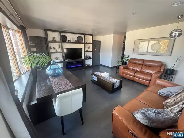 Union City, NJ 07087,809 Central AVE #4