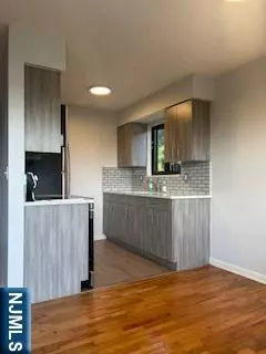 Edgewater, NJ 07020,148 Undercliff AVE #2