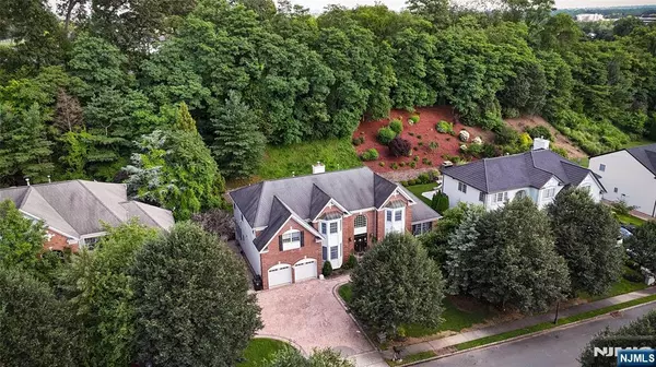 Paramus, NJ 07652,212 Bennington TER