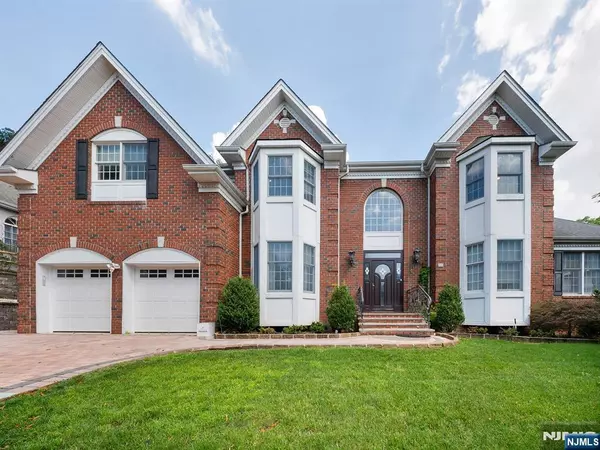 212 Bennington TER, Paramus, NJ 07652