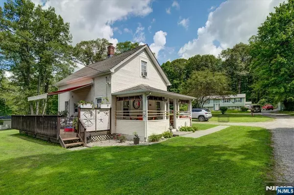West Milford, NJ 07435,51 Blakely LN