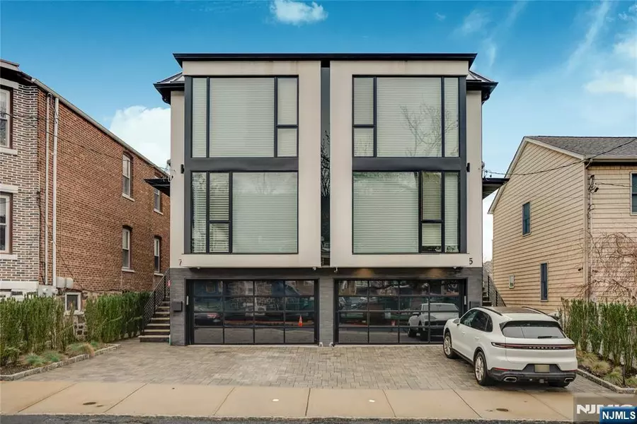 7 Adelaide, Edgewater, NJ 07020