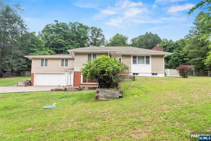 905 Franklin AVE, Franklin Lakes, NJ 07417