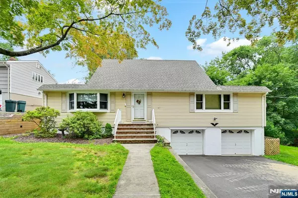 31 Hillside TER, Montvale, NJ 07645