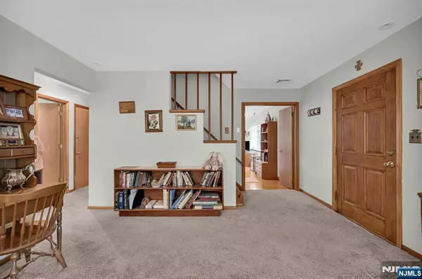 Montvale, NJ 07645,31 Hillside TER