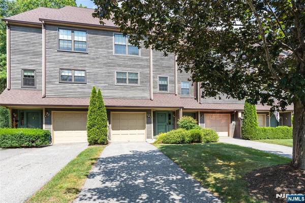 54 Beacon Hill #B, West Milford, NJ 07480