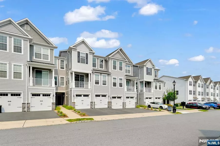 104 Sequoia DR #1713, Cedar Grove, NJ 07009