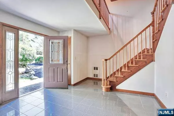 Hillsdale, NJ 07642,69 Clayton ST