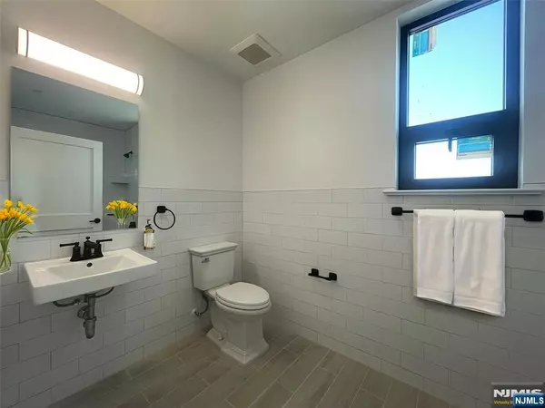 Newark, NJ 07105,58 Union ST #201