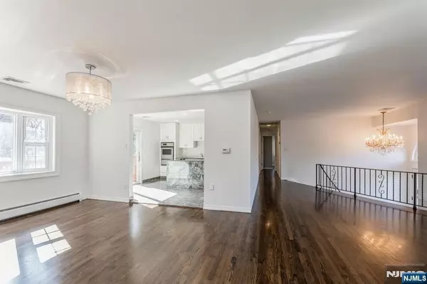 Franklin Lakes, NJ 07417,562 Franklin AVE