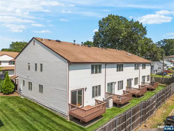 Lodi, NJ 07644,8 Staal LN