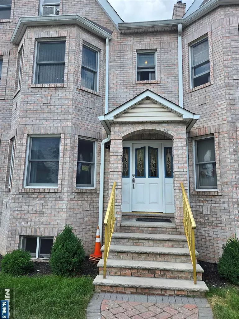 Nutley, NJ 07110,421 Centre ST #2