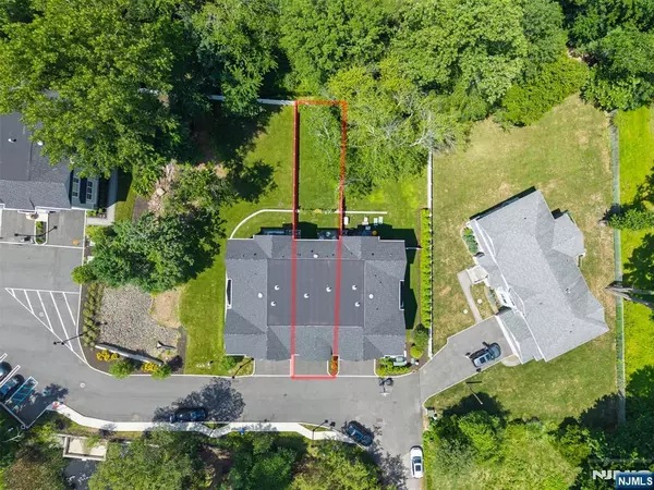 Haworth, NJ 07641,110 Mason CT #2H