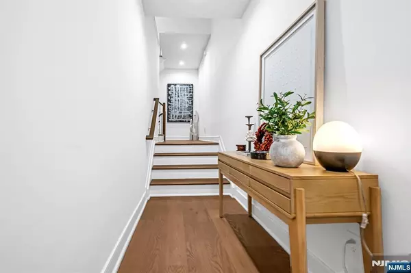 Haworth, NJ 07641,110 Mason CT #2H