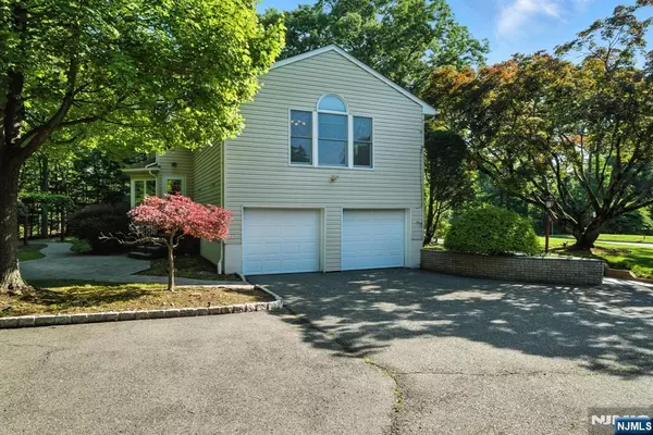 Hillsdale, NJ 07642,7 Stony Ridge DR