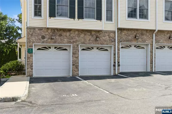 Caldwell, NJ 07006,91 Roseland AVE #A8