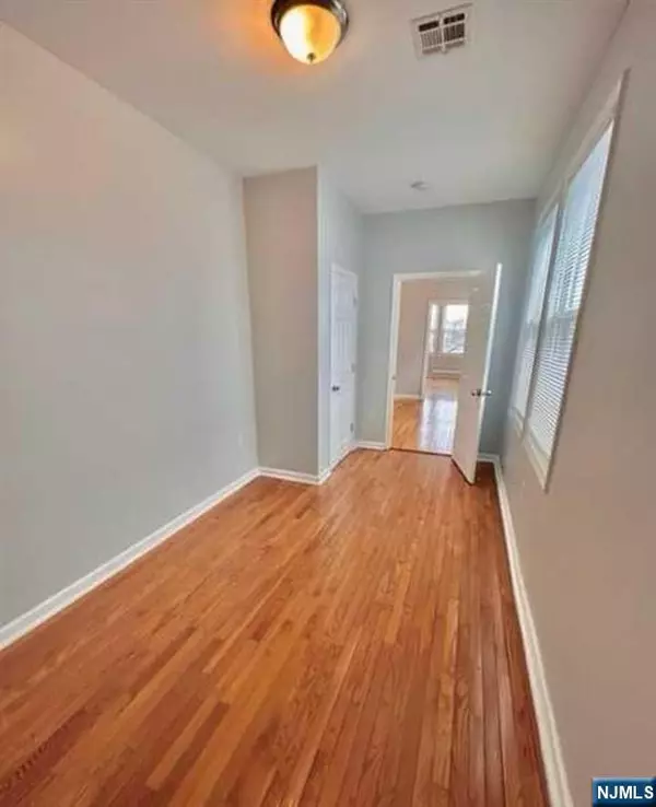 Irvington, NJ 07111,680 18th AVE