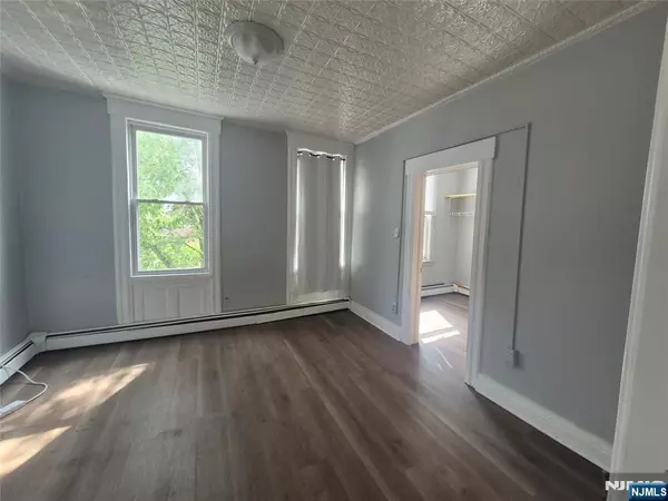 Newark, NJ 07105,126 Main ST #1