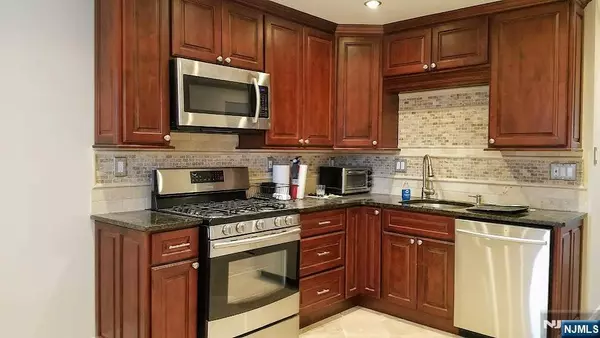 Saddle Brook, NJ 07663,296 Grace AVE