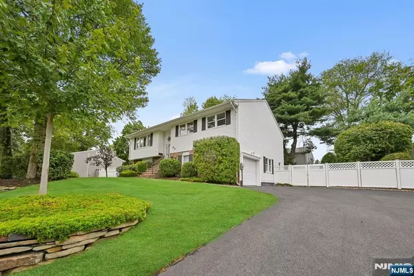 Hillsdale, NJ 07642,610 Hillsdale AVE