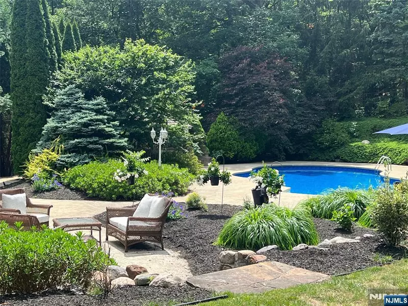 19 Marisa CT, West Milford, NJ 07480