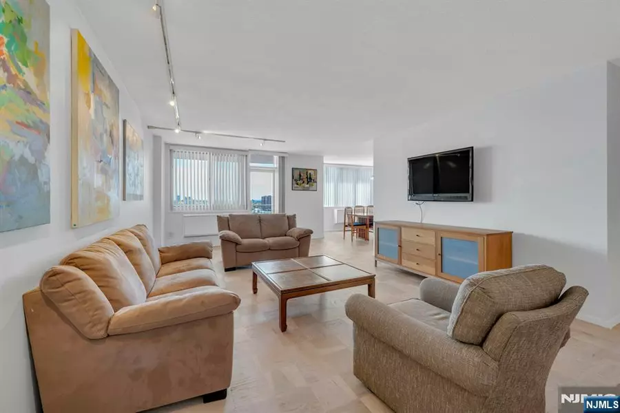 2150 Center AVE #10B, Fort Lee, NJ 07024