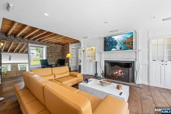 868 Goffle RD, Hawthorne, NJ 07506