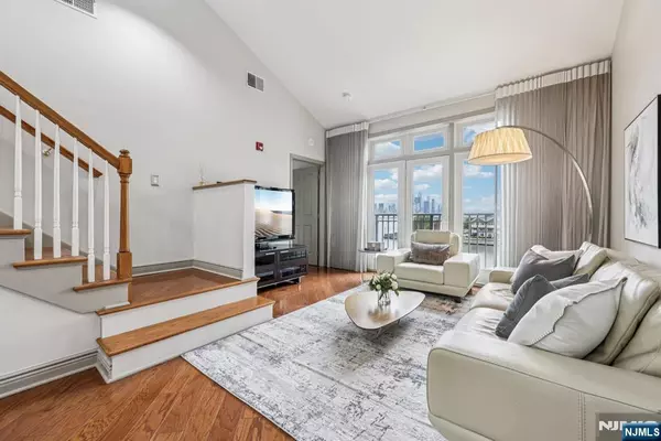 North Bergen, NJ 07047,7400 River RD #409