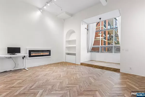 Jersey City, NJ 07310,689 Luis Munoz Marin BLVD #808