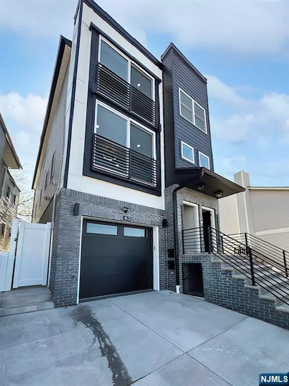 Newark, NJ 07108,62 Hillside AVE