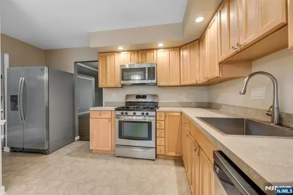 River Vale, NJ 07675,507 S Piermont