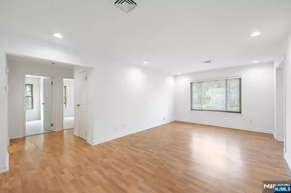 Englewood, NJ 07631,78 W Hudson #C3