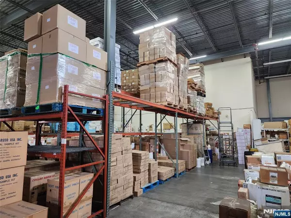 Palisades Park, NJ 07650,170 Roosevelt PL #A