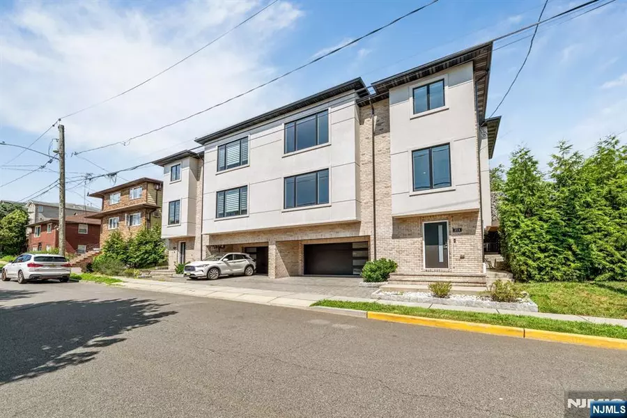 275B 14th, Palisades Park, NJ 07650