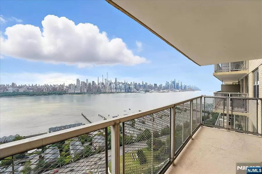6600 JFK Blvd E #18L, West New York, NJ 07093