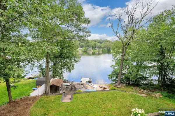 West Milford, NJ 07480,377 High Crest DR