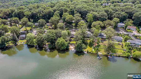 West Milford, NJ 07480,377 High Crest DR
