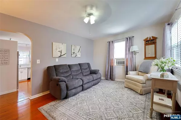 Hawthorne, NJ 07506,19 Mawhinney AVE