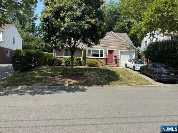 972 E Lawn DR, Teaneck, NJ 07666