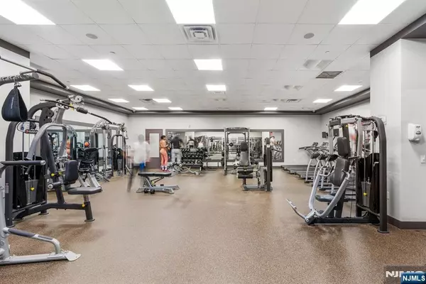 Fort Lee, NJ 07024,1 Executive DR #220