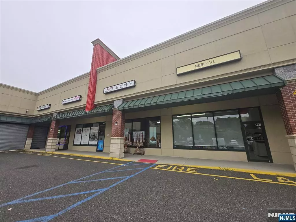 Ridgefield, NJ 07657,1 Remsen PL