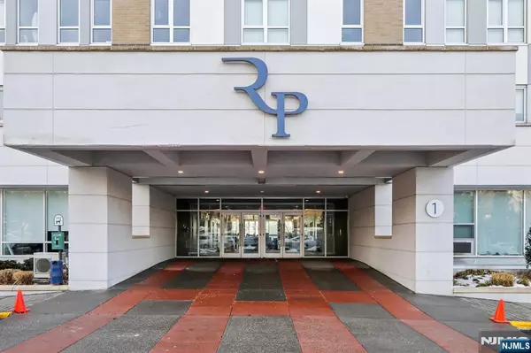 Fort Lee, NJ 07024,1 Executive DR #310