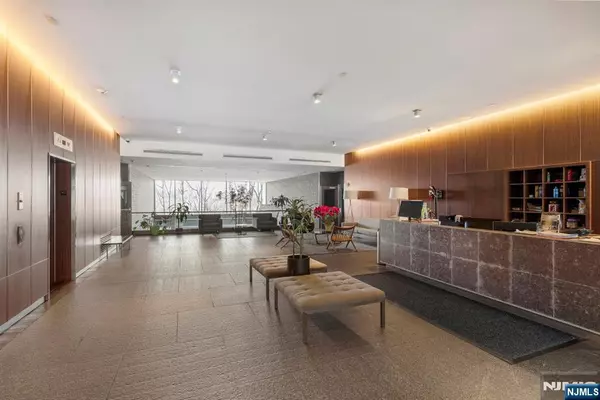 Fort Lee, NJ 07024,1 Executive DR #406