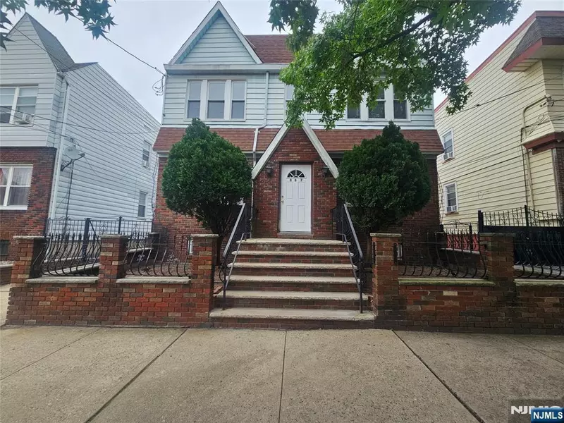 339 13th ST #1R, Newark, NJ 07107